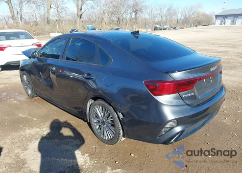 2022 Kia Forte Gt-Line z USA, uszkodzony, nr VIN 3KPF54AD3NE480537